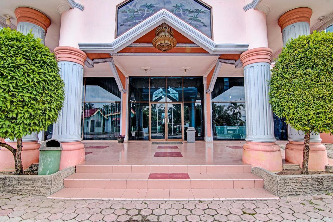 Oyo 92551 Netra Hotel Ujunbatu Exterior foto