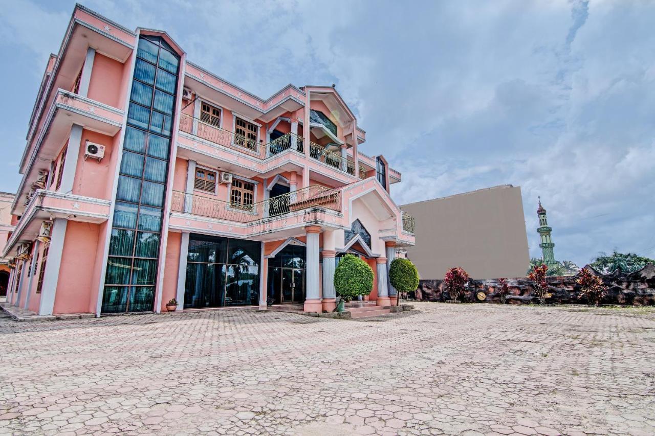 Oyo 92551 Netra Hotel Ujunbatu Exterior foto