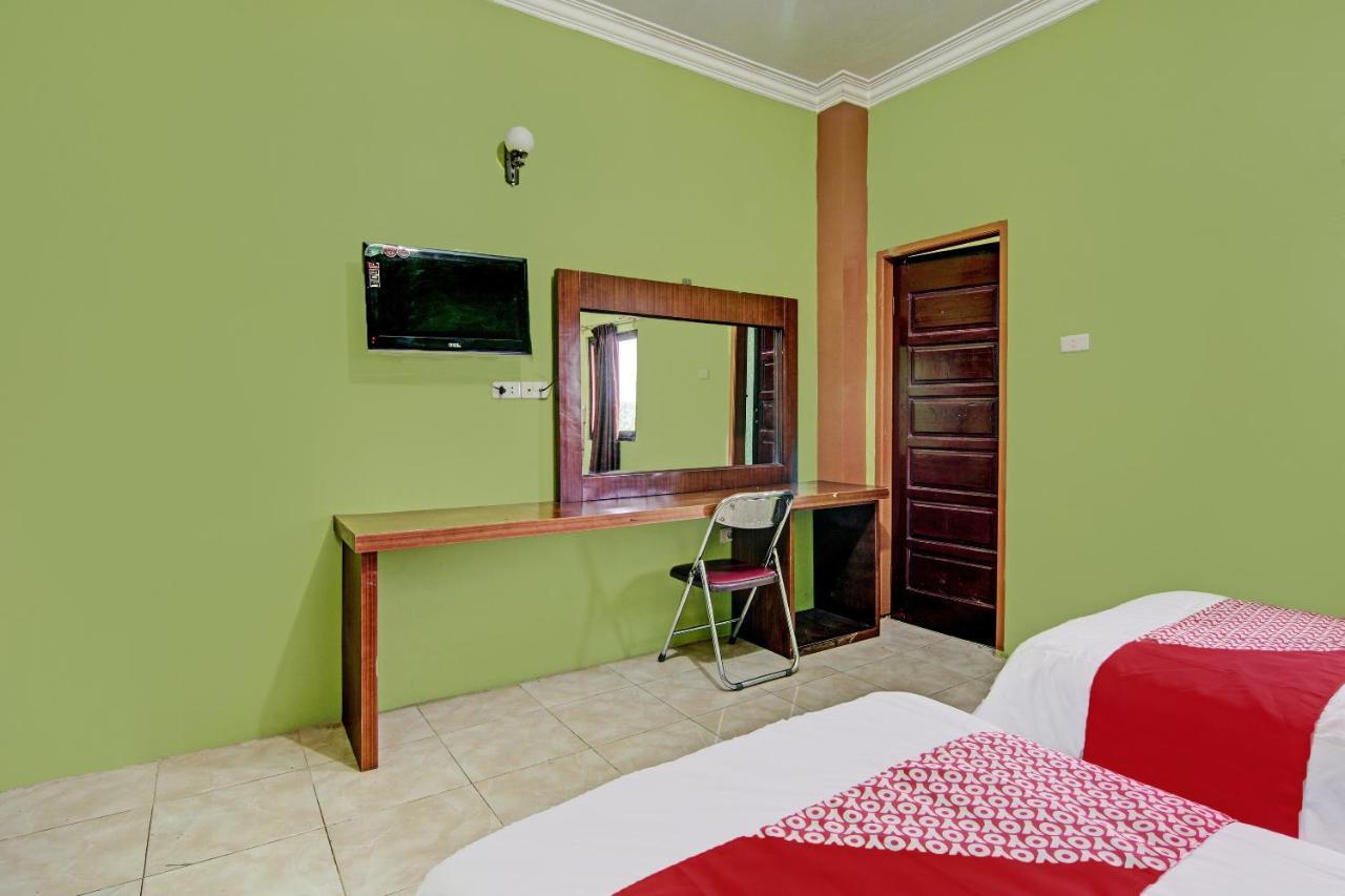 Oyo 92551 Netra Hotel Ujunbatu Exterior foto